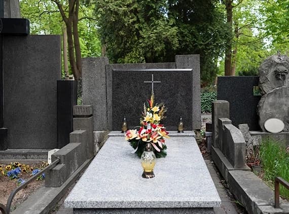 Shastone Memorials
