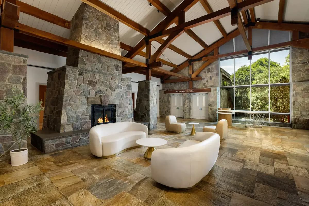 Sleepy Hollow Hotel & Conference Center