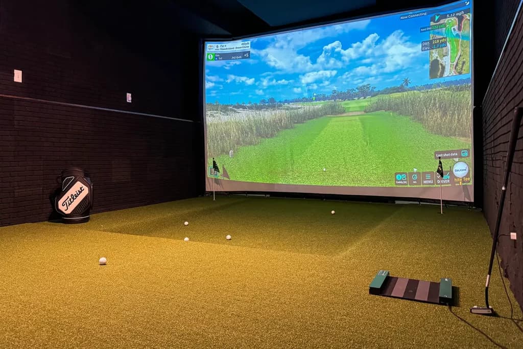 Go Low Indoor Golf