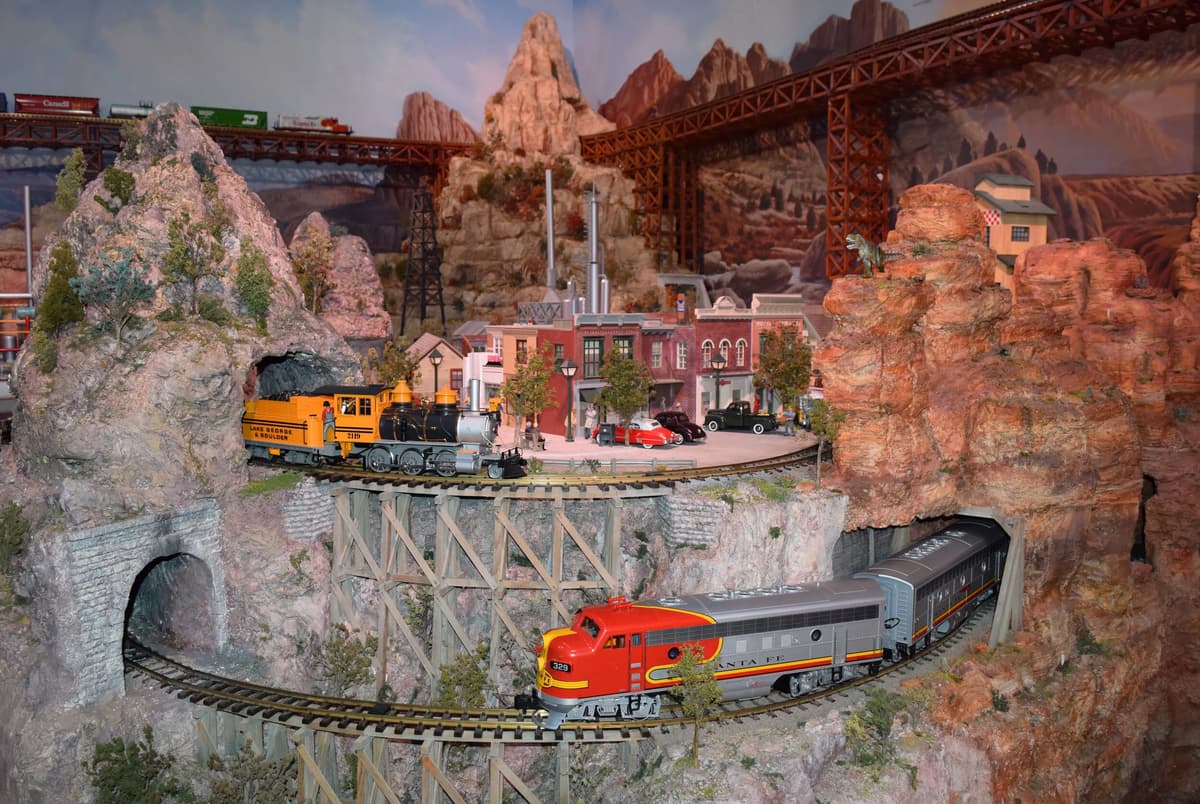 TrainTopia